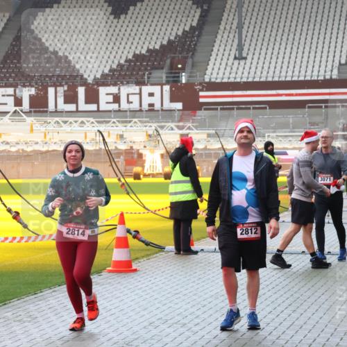 07.12.2025 - St. Pauli X-Mass-Run No. 15 Luisa Fischer http://msf.ph/oto/9382890 07.12.2025 11:24:23 Ziel 2814, 2812, 3071, 23, 593, 813, 2037, 2386, 2387, 2388, 2389, 2409, 2814, 3071, 3190, 3191, 3361, 4648, 4840, 4841 meine-sportfotos.de