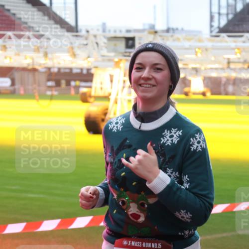 07.12.2025 - St. Pauli X-Mass-Run No. 15 Luisa Fischer http://msf.ph/oto/9382893 07.12.2025 11:24:26 Ziel 15, 593, 813, 2037, 2386, 2387, 2388, 2389, 2409, 2605, 2814, 2875, 2881, 3071, 3190, 3191, 3361, 4840, 4841 meine-sportfotos.de
