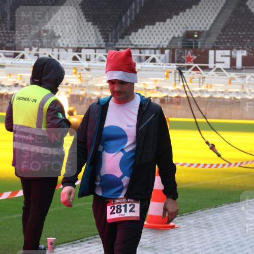 07.12.2025 - St. Pauli X-Mass-Run No. 15 Luisa Fischer http://msf.ph/oto/9382895 07.12.2025 11:24:28 Ziel 15, 2812, 593, 672, 813, 2386, 2387, 2388, 2389, 2409, 2605, 2606, 2814, 2875, 2881, 3071, 3190, 3191, 3361, 4840, 4841 meine-sportfotos.de