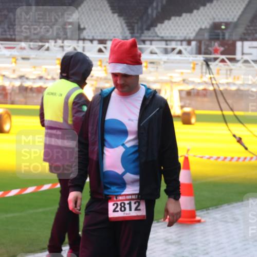 07.12.2025 - St. Pauli X-Mass-Run No. 15 Luisa Fischer http://msf.ph/oto/9382897 07.12.2025 11:24:28 Ziel 2812, 593, 672, 813, 2386, 2387, 2388, 2389, 2409, 2605, 2606, 2814, 2875, 2881, 3071, 3190, 3191, 3361, 4840, 4841 meine-sportfotos.de