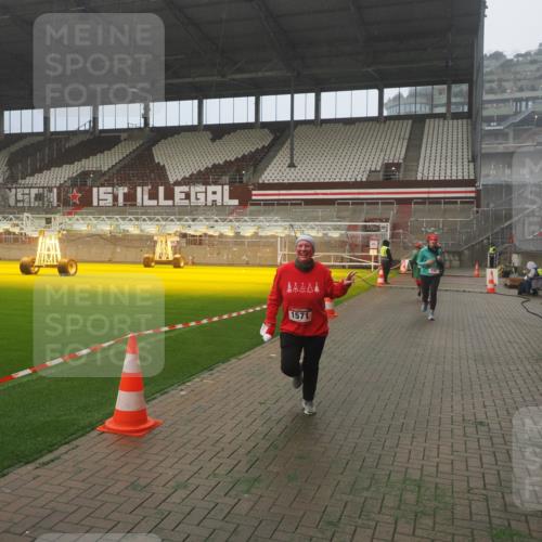 07.12.2025 - St. Pauli X-Mass-Run No. 15 Fabian Wolf http://msf.ph/oto/9382899 07.12.2025 10:10:30 Ziel 550, 964, 1571, 2083, 2087 meine-sportfotos.de