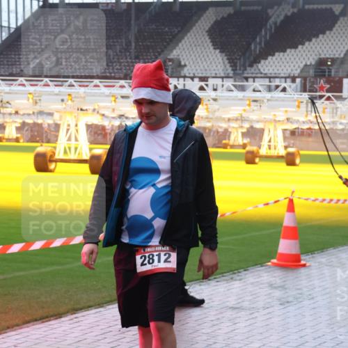 07.12.2025 - St. Pauli X-Mass-Run No. 15 Luisa Fischer http://msf.ph/oto/9382902 07.12.2025 11:24:29 Ziel 0, 15, 2812, 593, 672, 813, 2386, 2387, 2388, 2389, 2409, 2605, 2606, 2814, 2875, 2881, 3071, 3190, 3191, 3361, 4840, 4841 meine-sportfotos.de
