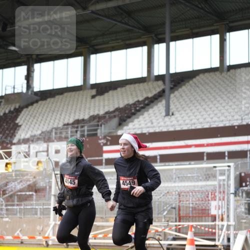 07.12.2025 - St. Pauli X-Mass-Run No. 15 Patografie http://msf.ph/oto/9382904 07.12.2025 10:23:23 Ziel 638, 4005, 4141, 4145, 4458, 4549 meine-sportfotos.de