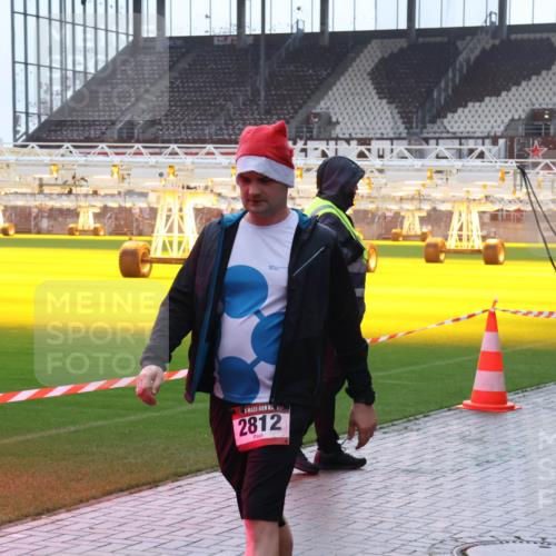 07.12.2025 - St. Pauli X-Mass-Run No. 15 Luisa Fischer http://msf.ph/oto/9382907 07.12.2025 11:24:29 Ziel 2812, 593, 672, 813, 2386, 2387, 2388, 2389, 2409, 2605, 2606, 2814, 2875, 2881, 3071, 3190, 3191, 3361, 4840, 4841 meine-sportfotos.de