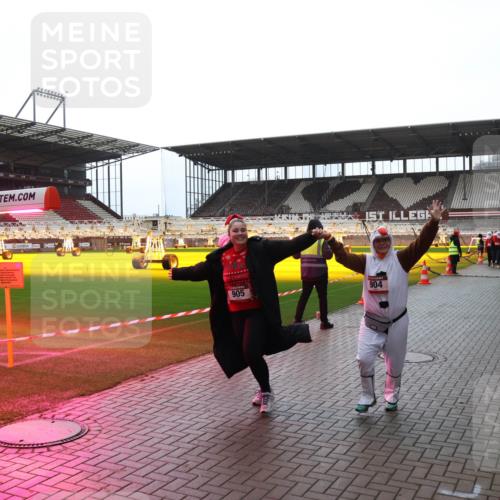 07.12.2025 - St. Pauli X-Mass-Run No. 15 Luisa Fischer http://msf.ph/oto/9382909 07.12.2025 10:51:05 Ziel 1, 904, 905, 249, 381, 564, 769, 1726, 1729, 1730, 2250, 2460, 2582, 2583, 2584, 2737, 2738, 2763, 3287, 3291, 3368, 4075, 4110, 4111, 4535, 4537, 4756, 4757, 4759, 4760, 4881 meine-sportfotos.de