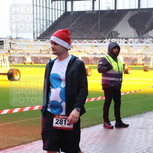 07.12.2025 - St. Pauli X-Mass-Run No. 15 Luisa Fischer http://msf.ph/oto/9382911 07.12.2025 11:24:30 Ziel 281, 593, 672, 813, 1773, 2386, 2387, 2388, 2389, 2409, 2605, 2606, 2814, 2875, 2881, 3071, 3190, 3191, 3361, 4840, 4841 meine-sportfotos.de