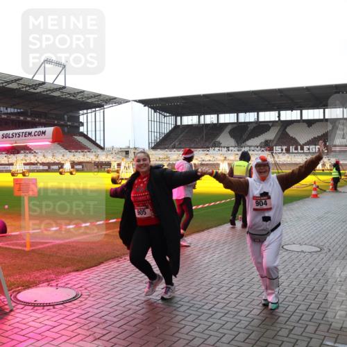 07.12.2025 - St. Pauli X-Mass-Run No. 15 Luisa Fischer http://msf.ph/oto/9382913 07.12.2025 10:51:05 Ziel 905, 904, 249, 381, 564, 769, 1726, 1729, 1730, 2250, 2460, 2582, 2583, 2584, 2737, 2738, 2763, 3287, 3291, 3368, 4075, 4110, 4111, 4535, 4537, 4756, 4757, 4759, 4760, 4881 meine-sportfotos.de