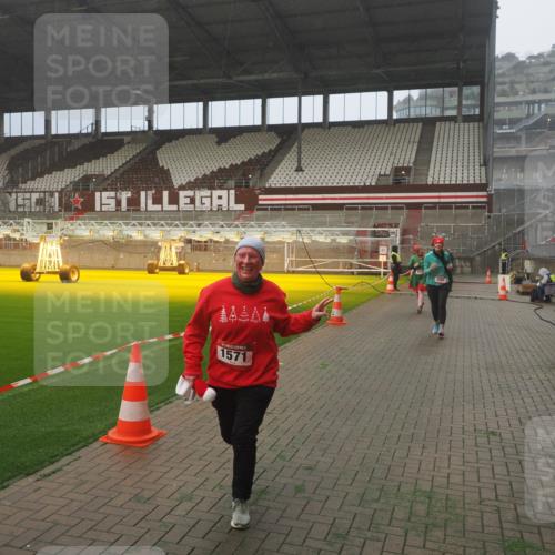07.12.2025 - St. Pauli X-Mass-Run No. 15 Fabian Wolf http://msf.ph/oto/9382919 07.12.2025 10:10:31 Ziel 550, 964, 1571, 2083, 2087 meine-sportfotos.de