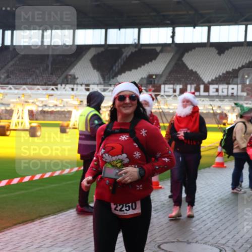 07.12.2025 - St. Pauli X-Mass-Run No. 15 Luisa Fischer http://msf.ph/oto/9382930 07.12.2025 10:51:21 Ziel 2250, 2763, 249, 381, 564, 769, 1093, 1691, 1726, 1729, 1730, 2250, 2460, 2583, 2737, 2738, 2763, 3199, 3287, 3291, 3342, 3368, 4075, 4535, 4537, 4760, 4881 meine-sportfotos.de