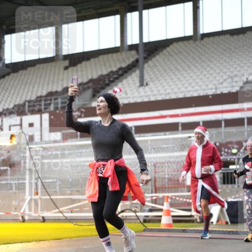 07.12.2025 - St. Pauli X-Mass-Run No. 15 Patografie http://msf.ph/oto/9382933 07.12.2025 10:23:30 Ziel 638, 3539, 3644, 3649, 3887, 3890, 4005, 4141, 4145, 4458, 4549 meine-sportfotos.de