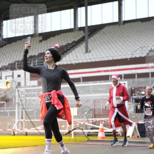 07.12.2025 - St. Pauli X-Mass-Run No. 15 Patografie http://msf.ph/oto/9382942 07.12.2025 10:23:30 Ziel 638, 3539, 3644, 3649, 3887, 3890, 4005, 4141, 4145, 4458, 4549 meine-sportfotos.de