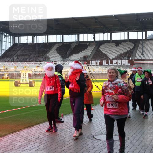 07.12.2025 - St. Pauli X-Mass-Run No. 15 Luisa Fischer http://msf.ph/oto/9382944 07.12.2025 10:51:22 Ziel 4110, 111, 2763, 4757, 249, 381, 564, 769, 1093, 1691, 1726, 1729, 1730, 2250, 2460, 2737, 2738, 2763, 3199, 3287, 3291, 3342, 3368, 4075, 4535, 4537, 4760, 4881 meine-sportfotos.de