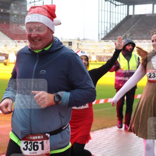 07.12.2025 - St. Pauli X-Mass-Run No. 15 Luisa Fischer http://msf.ph/oto/9382951 07.12.2025 11:24:42 Ziel 15, 3361, 2388, 593, 672, 813, 1773, 2386, 2388, 2399, 2400, 2402, 2480, 2605, 2606, 2814, 2852, 2875, 2881, 3092, 3361, 4840, 4841 meine-sportfotos.de