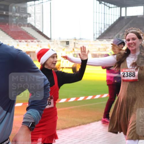 07.12.2025 - St. Pauli X-Mass-Run No. 15 Luisa Fischer http://msf.ph/oto/9382954 07.12.2025 11:24:43 Ziel 6, 2388, 672, 813, 1320, 1773, 2386, 2388, 2399, 2400, 2402, 2448, 2480, 2605, 2606, 2814, 2852, 2875, 2881, 3092, 3194, 3361, 4840, 4841 meine-sportfotos.de