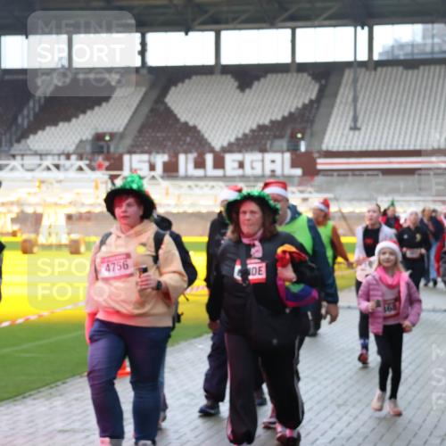 07.12.2025 - St. Pauli X-Mass-Run No. 15 Luisa Fischer http://msf.ph/oto/9382959 07.12.2025 10:51:24 Ziel 1, 4756, 164, 249, 381, 564, 769, 1093, 1691, 1726, 1729, 1730, 2250, 2460, 2737, 2738, 2763, 3199, 3342, 3368, 4535, 4537, 4760, 4881 meine-sportfotos.de