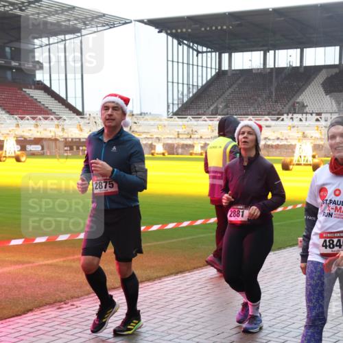 07.12.2025 - St. Pauli X-Mass-Run No. 15 Luisa Fischer http://msf.ph/oto/9382983 07.12.2025 11:24:47 Ziel 2875, 2881, 4841, 15, 4840, 672, 813, 1320, 1752, 1773, 2386, 2388, 2399, 2400, 2402, 2448, 2480, 2605, 2606, 2814, 2852, 2875, 2881, 3092, 3194, 3361, 4840, 4841 meine-sportfotos.de