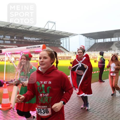 07.12.2025 - St. Pauli X-Mass-Run No. 15 Luisa Fischer http://msf.ph/oto/9382989 07.12.2025 10:13:19 Ziel 3834, 3836, 1077, 1074, 1072, 3557, 9, 18, 9, 18, 80, 938, 1126, 1397, 1733, 2687, 2711, 2712, 2758, 2760, 2770, 3040, 3428, 3514, 3551, 3557, 3585, 3588, 3589, 3799, 3834, 3836, 4487, 4664 meine-sportfotos.de