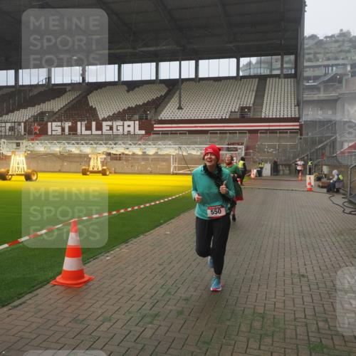 07.12.2025 - St. Pauli X-Mass-Run No. 15 Fabian Wolf http://msf.ph/oto/9382991 07.12.2025 10:10:33 Ziel 550, 964, 1571, 2083, 2087 meine-sportfotos.de