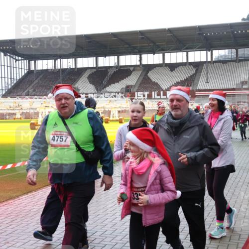 07.12.2025 - St. Pauli X-Mass-Run No. 15 Luisa Fischer http://msf.ph/oto/9382992 07.12.2025 10:51:29 Ziel 4757, 33, 249, 381, 564, 769, 1093, 1691, 1726, 1729, 1730, 2737, 2738, 2763, 3199, 3342, 3368, 4535, 4537, 4760, 4881 meine-sportfotos.de