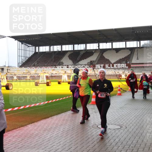07.12.2025 - St. Pauli X-Mass-Run No. 15 Luisa Fischer http://msf.ph/oto/9383006 07.12.2025 10:51:31 Ziel 381, 249, 381, 564, 769, 1093, 1691, 1726, 1729, 1730, 2737, 2738, 2763, 3199, 3342, 4535, 4537, 4760, 4881 meine-sportfotos.de