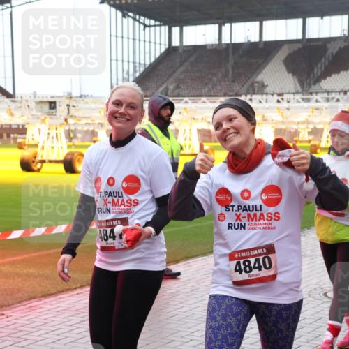 07.12.2025 - St. Pauli X-Mass-Run No. 15 Luisa Fischer http://msf.ph/oto/9383015 07.12.2025 11:24:49 Ziel 15, 484, 15, 4840, 672, 813, 1320, 1346, 1752, 1773, 2386, 2388, 2399, 2400, 2402, 2448, 2480, 2605, 2606, 2814, 2852, 2875, 2881, 3092, 3194, 3195, 3361, 4840, 4841 meine-sportfotos.de
