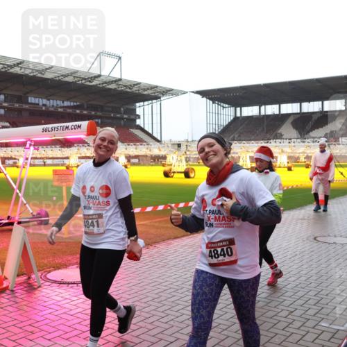 07.12.2025 - St. Pauli X-Mass-Run No. 15 Luisa Fischer http://msf.ph/oto/9383022 07.12.2025 11:24:50 Ziel 4841, 15, 4840, 672, 672, 813, 1320, 1346, 1752, 1773, 2386, 2388, 2399, 2400, 2402, 2448, 2480, 2605, 2606, 2814, 2852, 2859, 2869, 2875, 2881, 3092, 3193, 3194, 3195, 3361, 4840, 4841 meine-sportfotos.de