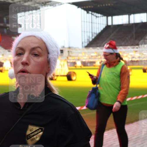 07.12.2025 - St. Pauli X-Mass-Run No. 15 Luisa Fischer http://msf.ph/oto/9383027 07.12.2025 10:51:33 Ziel 1956, 249, 381, 564, 769, 1093, 1691, 1726, 1729, 1730, 2737, 2738, 2763, 3199, 3342, 4535, 4537, 4760, 4881 meine-sportfotos.de