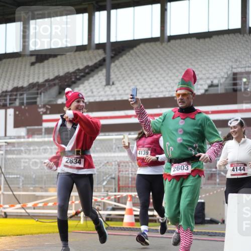 07.12.2025 - St. Pauli X-Mass-Run No. 15 Patografie http://msf.ph/oto/9383030 07.12.2025 10:23:43 Ziel 1104, 2603, 2634, 3539, 3644, 3649, 3887, 3890, 4043, 4139, 4144, 4377, 4378 meine-sportfotos.de