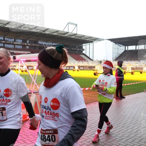 07.12.2025 - St. Pauli X-Mass-Run No. 15 Luisa Fischer http://msf.ph/oto/9383033 07.12.2025 11:24:51 Ziel 15, 4841, 15, 4840, 672, 813, 1320, 1346, 1752, 1773, 2386, 2388, 2399, 2400, 2402, 2448, 2480, 2605, 2606, 2814, 2852, 2859, 2869, 2875, 2881, 3092, 3193, 3194, 3195, 3361, 4840, 4841 meine-sportfotos.de