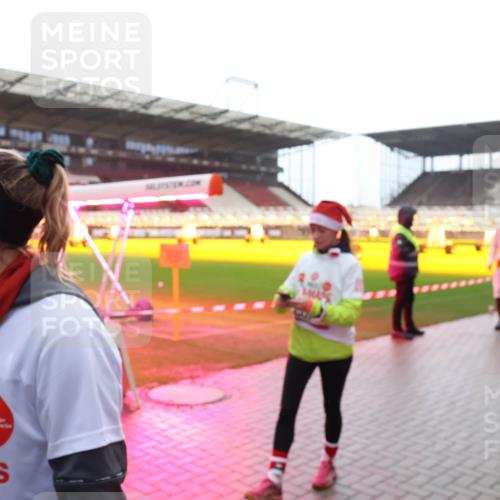 07.12.2025 - St. Pauli X-Mass-Run No. 15 Luisa Fischer http://msf.ph/oto/9383035 07.12.2025 11:24:52 Ziel 672, 705, 813, 1320, 1346, 1752, 1773, 2386, 2388, 2399, 2400, 2402, 2448, 2480, 2605, 2606, 2814, 2852, 2859, 2869, 2875, 2881, 3092, 3193, 3194, 3195, 3306, 3361, 4840, 4841 meine-sportfotos.de