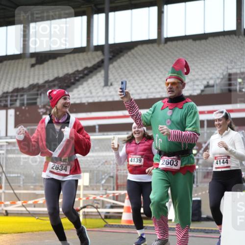 07.12.2025 - St. Pauli X-Mass-Run No. 15 Patografie http://msf.ph/oto/9383037 07.12.2025 10:23:43 Ziel 1104, 2603, 2634, 3539, 3644, 3649, 3887, 3890, 4043, 4139, 4144, 4377, 4378 meine-sportfotos.de