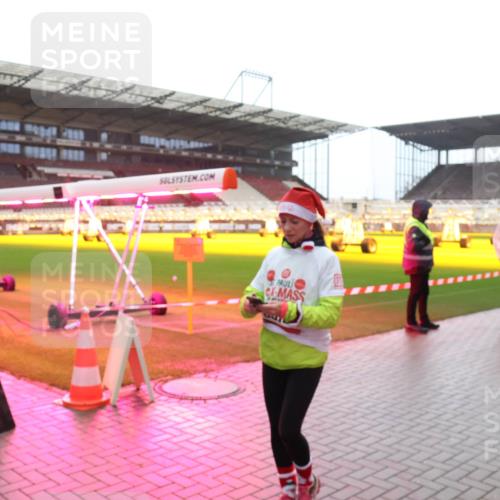 07.12.2025 - St. Pauli X-Mass-Run No. 15 Luisa Fischer http://msf.ph/oto/9383038 07.12.2025 11:24:52 Ziel 672, 705, 813, 1320, 1346, 1752, 1773, 2386, 2388, 2399, 2400, 2402, 2448, 2480, 2605, 2606, 2814, 2852, 2859, 2869, 2875, 2881, 3092, 3193, 3194, 3195, 3306, 3361, 4840, 4841 meine-sportfotos.de