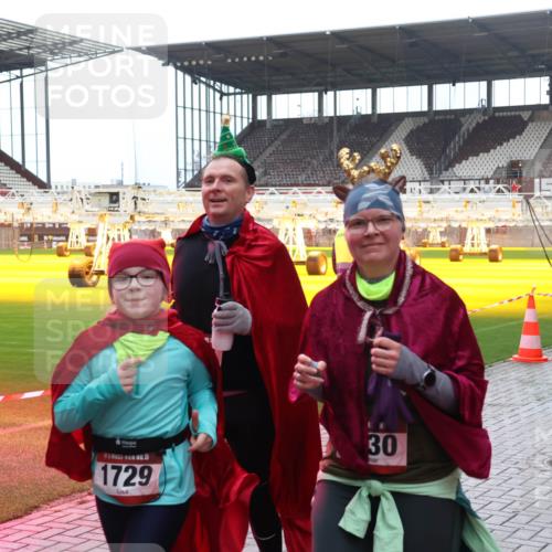 07.12.2025 - St. Pauli X-Mass-Run No. 15 Luisa Fischer http://msf.ph/oto/9383040 07.12.2025 10:51:37 Ziel 1729, 30, 249, 381, 564, 769, 1093, 1691, 2642, 2643, 2674, 2737, 2738, 2763, 3199, 3342, 4535, 4537, 4760, 4881 meine-sportfotos.de