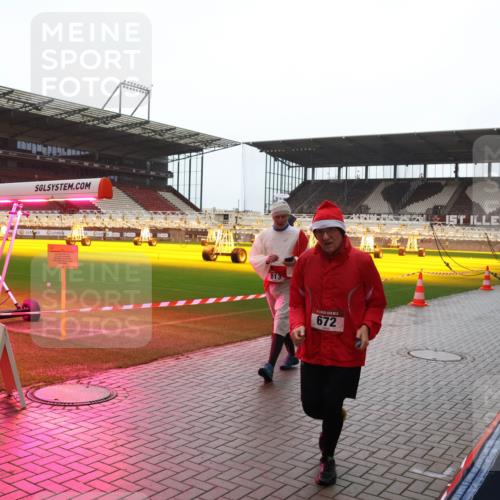 07.12.2025 - St. Pauli X-Mass-Run No. 15 Luisa Fischer http://msf.ph/oto/9383041 07.12.2025 11:24:54 Ziel 813, 672, 672, 705, 813, 1320, 1346, 1752, 1773, 2386, 2388, 2399, 2400, 2402, 2448, 2480, 2605, 2606, 2852, 2859, 2869, 2875, 2881, 3092, 3193, 3194, 3195, 3306, 3361, 4632, 4840, 4841 meine-sportfotos.de