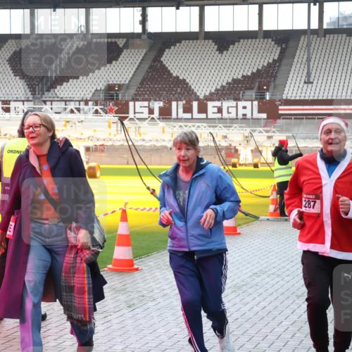 07.12.2025 - St. Pauli X-Mass-Run No. 15 Luisa Fischer http://msf.ph/oto/9383049 07.12.2025 10:51:40 Ziel 287, 4881, 1093, 3342, 249, 381, 564, 769, 1093, 1691, 2642, 2643, 2674, 2737, 2738, 2763, 2959, 3199, 3342, 4535, 4537, 4760, 4881 meine-sportfotos.de