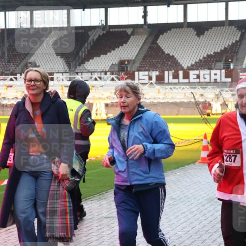 07.12.2025 - St. Pauli X-Mass-Run No. 15 Luisa Fischer http://msf.ph/oto/9383053 07.12.2025 10:51:41 Ziel 15, 287, 4881, 249, 381, 564, 769, 1047, 1093, 1691, 2642, 2643, 2674, 2737, 2738, 2959, 3199, 3342, 4535, 4537, 4881 meine-sportfotos.de