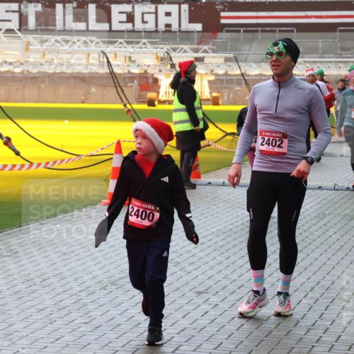 07.12.2025 - St. Pauli X-Mass-Run No. 15 Luisa Fischer http://msf.ph/oto/9383063 07.12.2025 11:25:04 Ziel 15, 2400, 15, 2402, 2399, 1775, 672, 705, 1320, 1346, 1384, 1427, 1752, 1773, 2386, 2388, 2399, 2400, 2402, 2447, 2448, 2480, 2605, 2606, 2852, 2859, 2869, 2875, 2881, 3092, 3193, 3194, 3195, 3306, 3314, 4632 meine-sportfotos.de
