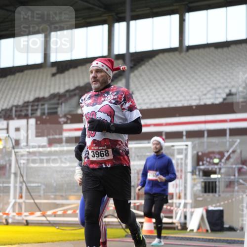 07.12.2025 - St. Pauli X-Mass-Run No. 15 Patografie http://msf.ph/oto/9383067 07.12.2025 10:23:50 Ziel 711, 1104, 2603, 2634, 3968, 4043, 4139, 4144, 4203, 4377, 4378, 4479, 4765 meine-sportfotos.de