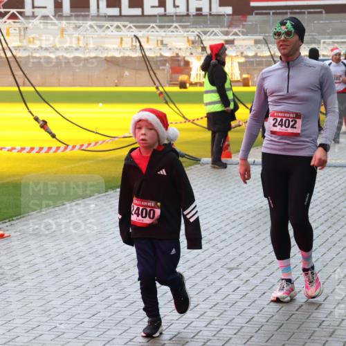 07.12.2025 - St. Pauli X-Mass-Run No. 15 Luisa Fischer http://msf.ph/oto/9383072 07.12.2025 11:25:04 Ziel 15, 2400, 15, 2402, 180, 2399, 672, 705, 1320, 1346, 1384, 1427, 1752, 1773, 2386, 2388, 2399, 2400, 2402, 2447, 2448, 2480, 2605, 2606, 2852, 2859, 2869, 2875, 2881, 3092, 3193, 3194, 3195, 3306, 3314, 4632 meine-sportfotos.de