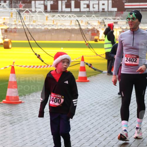 07.12.2025 - St. Pauli X-Mass-Run No. 15 Luisa Fischer http://msf.ph/oto/9383100 07.12.2025 11:25:05 Ziel 15, 400, 15, 2402, 2399, 672, 705, 1320, 1346, 1384, 1427, 1752, 1773, 2386, 2388, 2399, 2400, 2402, 2447, 2448, 2480, 2605, 2606, 2852, 2859, 2869, 2875, 2881, 3092, 3193, 3194, 3195, 3306, 3314, 4632 meine-sportfotos.de