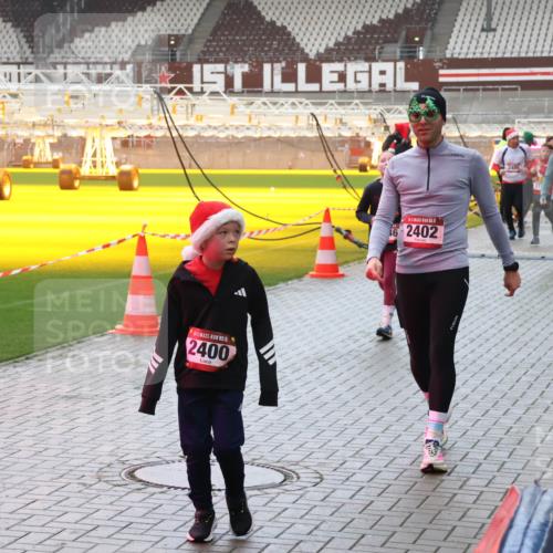 07.12.2025 - St. Pauli X-Mass-Run No. 15 Luisa Fischer http://msf.ph/oto/9383105 07.12.2025 11:25:05 Ziel 15, 2400, 2402, 2480, 174, 2399, 672, 705, 1320, 1346, 1384, 1427, 1752, 1773, 2386, 2388, 2399, 2400, 2402, 2447, 2448, 2480, 2605, 2606, 2852, 2859, 2869, 2875, 2881, 3092, 3193, 3194, 3195, 3306, 3314, 4632 meine-sportfotos.de