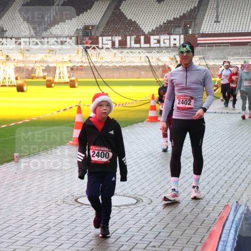 07.12.2025 - St. Pauli X-Mass-Run No. 15 Luisa Fischer http://msf.ph/oto/9383109 07.12.2025 11:25:06 Ziel 2400, 1, 2402, 2399, 672, 705, 1320, 1346, 1384, 1427, 1752, 1773, 2386, 2388, 2399, 2400, 2402, 2447, 2448, 2480, 2605, 2606, 2852, 2859, 2869, 2875, 2881, 3092, 3193, 3194, 3195, 3306, 3314, 4632 meine-sportfotos.de