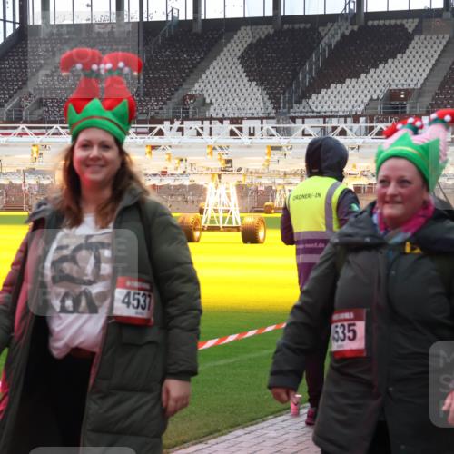 07.12.2025 - St. Pauli X-Mass-Run No. 15 Luisa Fischer http://msf.ph/oto/9383110 07.12.2025 10:51:57 Ziel 4531, 535, 275, 328, 1047, 1093, 2103, 2105, 2327, 2332, 2553, 2593, 2607, 2642, 2643, 2674, 2959, 3199, 3223, 3228, 3342, 4862 meine-sportfotos.de