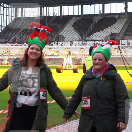 07.12.2025 - St. Pauli X-Mass-Run No. 15 Luisa Fischer http://msf.ph/oto/9383113 07.12.2025 10:51:58 Ziel 451, 635, 275, 328, 1047, 1093, 2103, 2105, 2327, 2332, 2553, 2593, 2607, 2642, 2643, 2674, 2836, 2837, 2959, 3199, 3223, 3228, 3342, 4862 meine-sportfotos.de