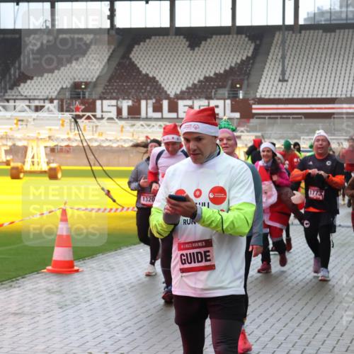 07.12.2025 - St. Pauli X-Mass-Run No. 15 Luisa Fischer http://msf.ph/oto/9383114 07.12.2025 11:25:15 Ziel 1320, 15, 1773, 3306, 470, 473, 672, 705, 1320, 1346, 1384, 1427, 1527, 1752, 1773, 1855, 1858, 2151, 2193, 2399, 2400, 2402, 2447, 2448, 2480, 2606, 2852, 2859, 2869, 2981, 2990, 3092, 3193, 3194, 3195, 3306, 3314, 4632, 5003 meine-sportfotos.de