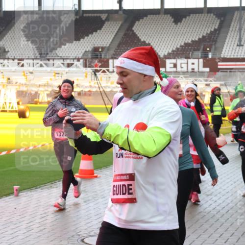 07.12.2025 - St. Pauli X-Mass-Run No. 15 Luisa Fischer http://msf.ph/oto/9383121 07.12.2025 11:25:17 Ziel 132, 15, 3306, 470, 473, 705, 1320, 1346, 1384, 1427, 1527, 1544, 1752, 1773, 1855, 1858, 1961, 2151, 2193, 2399, 2400, 2402, 2447, 2448, 2480, 2852, 2859, 2869, 2981, 2990, 3092, 3126, 3193, 3194, 3195, 3306, 3314, 4632, 5003 meine-sportfotos.de