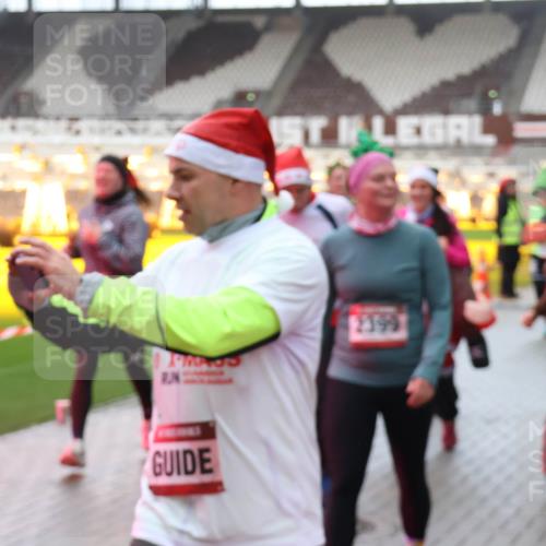 07.12.2025 - St. Pauli X-Mass-Run No. 15 Luisa Fischer http://msf.ph/oto/9383124 07.12.2025 11:25:17 Ziel 2399, 470, 473, 705, 1320, 1346, 1384, 1427, 1527, 1544, 1752, 1773, 1855, 1858, 1961, 2151, 2193, 2399, 2400, 2402, 2447, 2448, 2480, 2852, 2859, 2869, 2981, 2990, 3092, 3126, 3193, 3194, 3195, 3306, 3314, 4632, 5003 meine-sportfotos.de