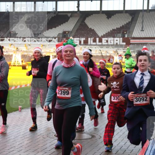 07.12.2025 - St. Pauli X-Mass-Run No. 15 Luisa Fischer http://msf.ph/oto/9383130 07.12.2025 11:25:17 Ziel 320, 5, 2399, 330, 5, 3092, 470, 473, 705, 1320, 1346, 1384, 1427, 1527, 1544, 1752, 1773, 1855, 1858, 1961, 2151, 2193, 2399, 2400, 2402, 2447, 2448, 2480, 2852, 2859, 2869, 2981, 2990, 3092, 3126, 3193, 3194, 3195, 3306, 3314, 4632, 5003 meine-sportfotos.de