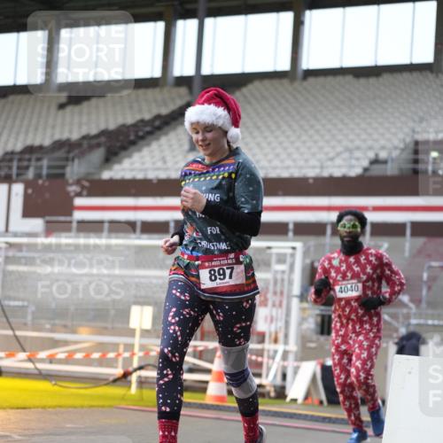 07.12.2025 - St. Pauli X-Mass-Run No. 15 Patografie http://msf.ph/oto/9383141 07.12.2025 10:24:05 Ziel 711, 897, 3968, 4040, 4203, 4479, 4765 meine-sportfotos.de