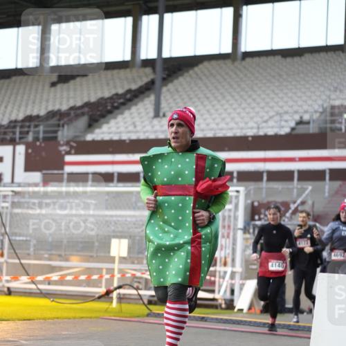 07.12.2025 - St. Pauli X-Mass-Run No. 15 Patografie http://msf.ph/oto/9383168 07.12.2025 10:24:11 Ziel 712, 897, 4040, 4122, 4140, 4689, 4692, 4694 meine-sportfotos.de